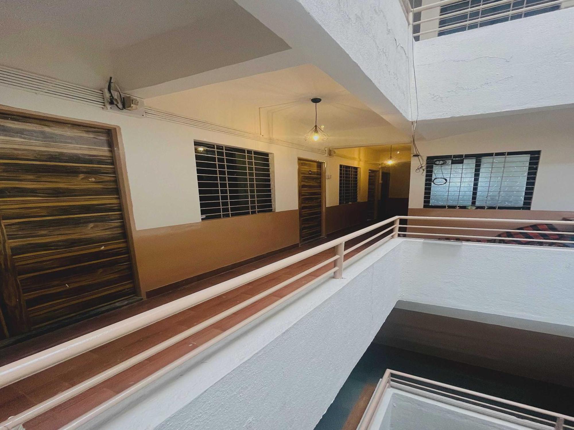 Hotel Royal Lodging Phursungi Exterior photo